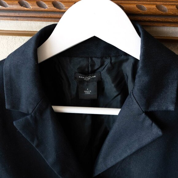 Ann Taylor Blazer Sz 4 Navy Blue Long Sleeve Pockets Double Button Dark Academia - Picture 3 of 7